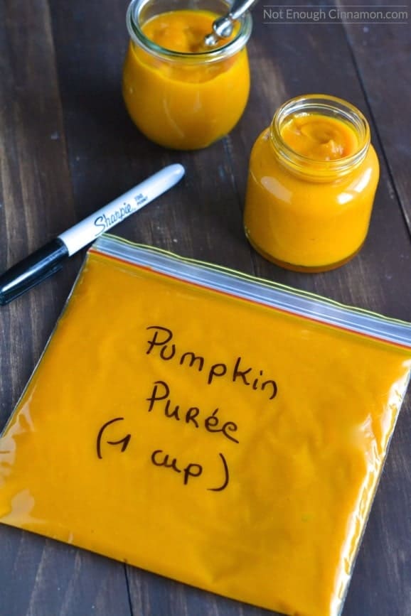 demonstration of how to make pumpkin puree in the oven or in the slow-cooker 