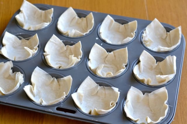 https://www.notenoughcinnamon.com/wp-content/uploads/2013/03/How-to-make-phyllo-cups3-1.jpg