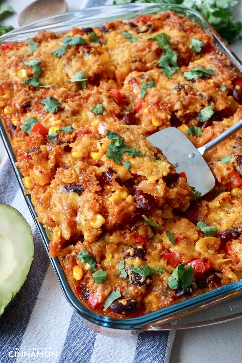 An easy and healthy Mexican quinoa casserole – #vegetarian - #meatless and freezer friendly! Naturally #glutenfree - Recipe on NotEnoughCinnamon.com