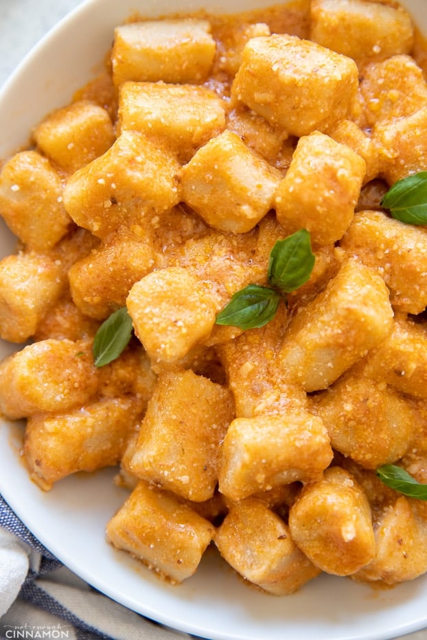 homemade healthy cauliflower gnocchi served with creamy sundried tomato pesto sauce 